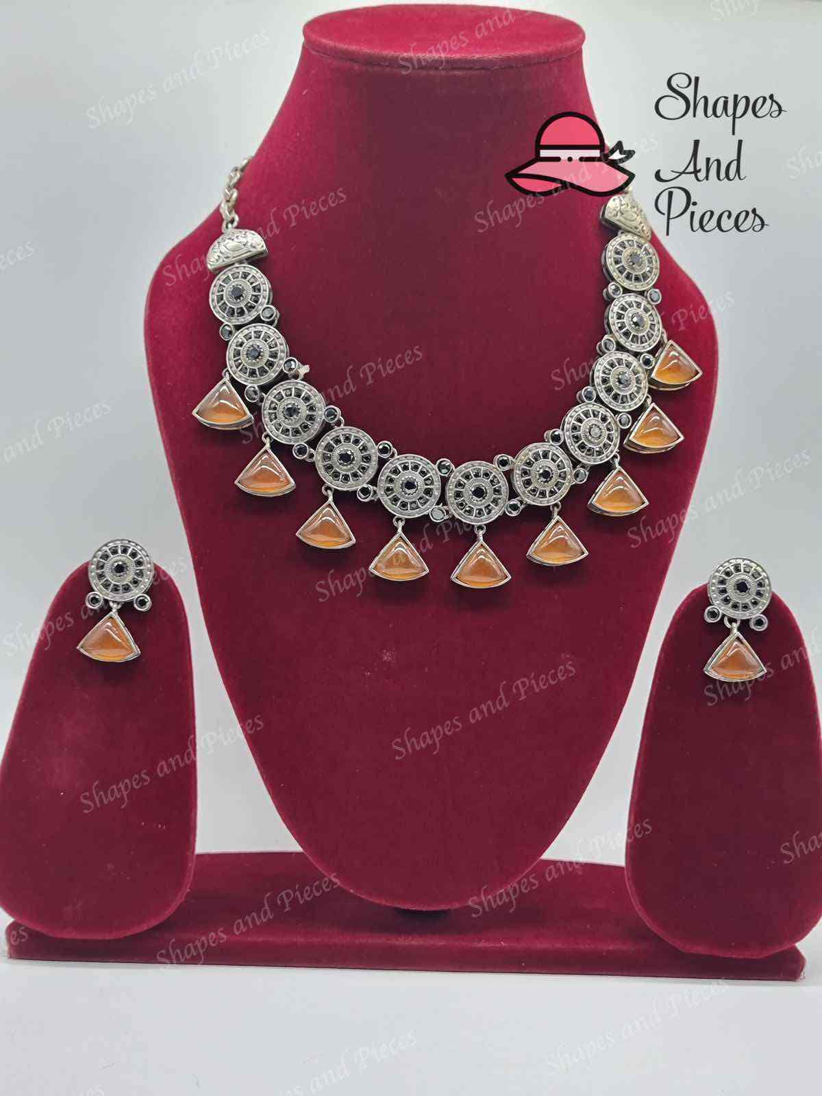 Aarzoo Necklace - Shapes and Pieces