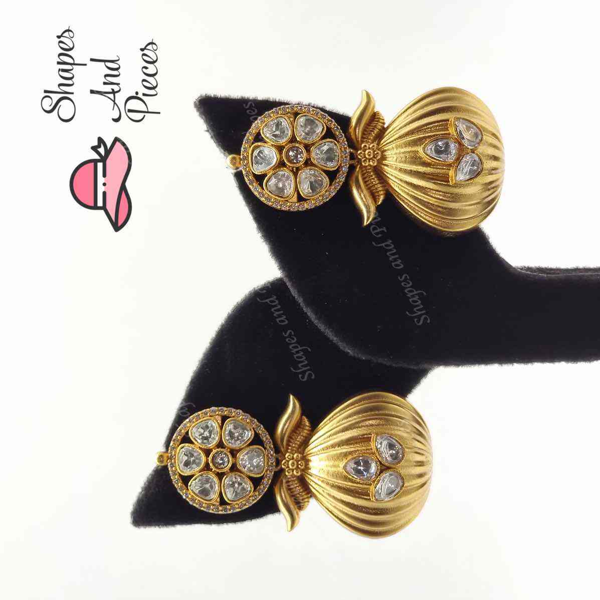 Golden Shia Earrings - Shapes and Pieces