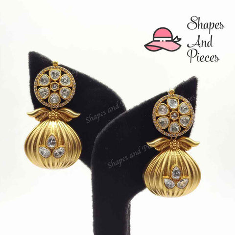 Golden Shia Earrings - Shapes and Pieces