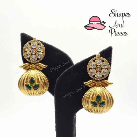 Golden Shia Earrings - Shapes and Pieces