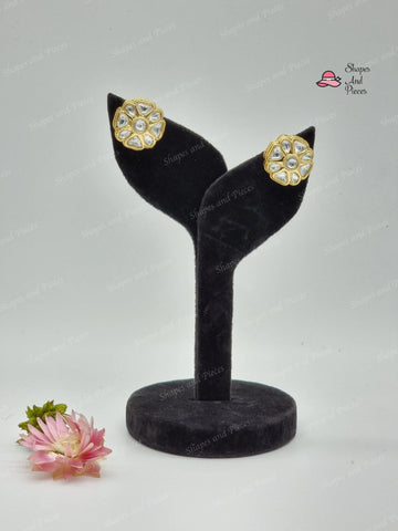 Ashii Kundan Studs - Shapes and Pieces