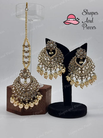 Flower Earrings and Tikka Set - Shapes and Pieces