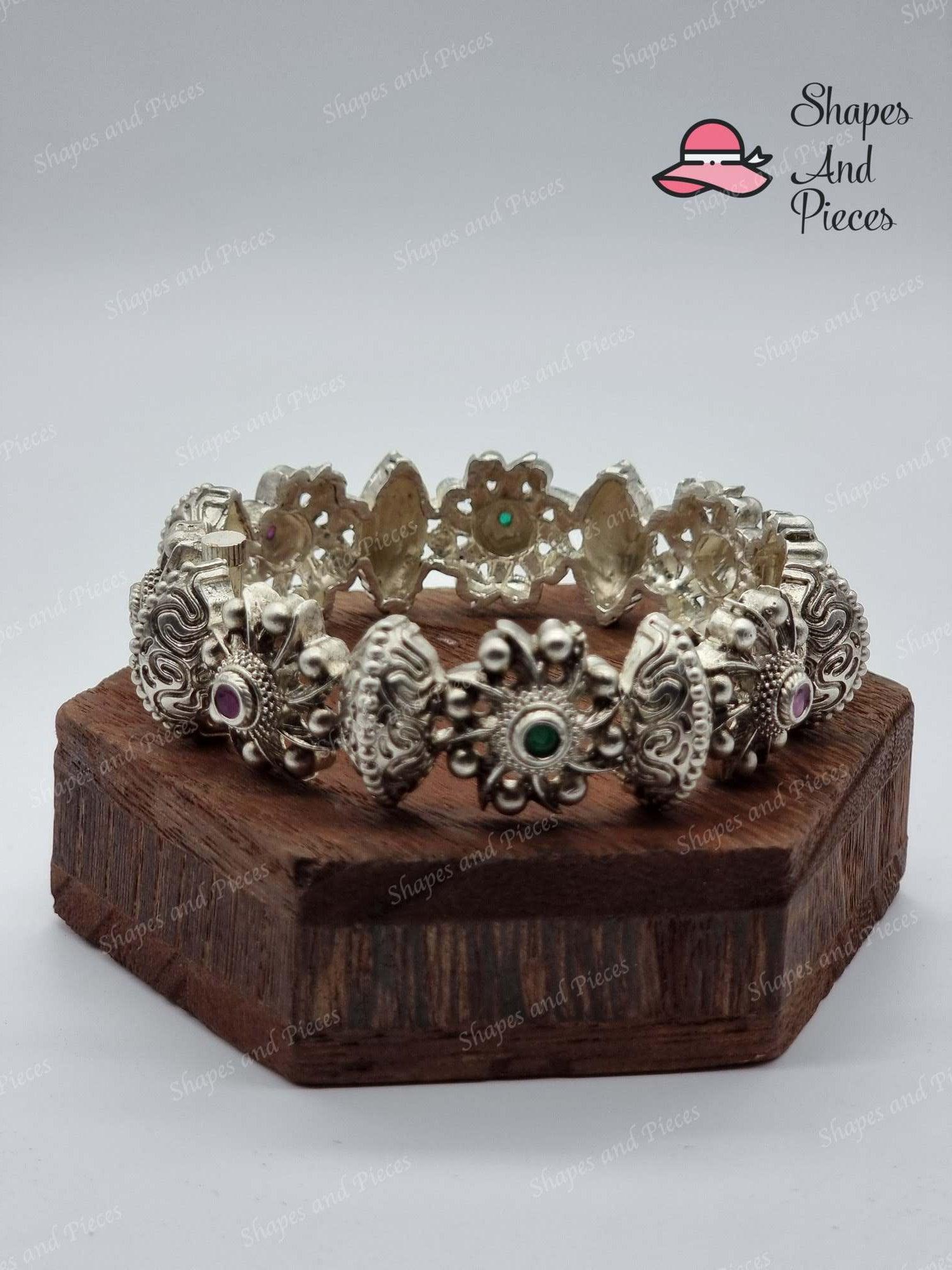 Rudra Bangle - Shapes and Pieces